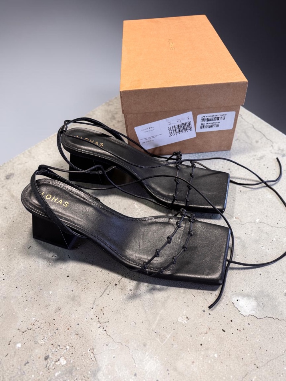 Alohas Juniper Black Sandals size 40/9